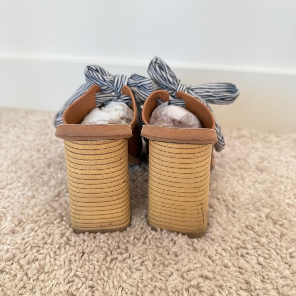 Dolce Vita Lace Up Heel - Picture 4 of 6